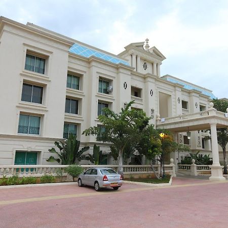 Oyo 6954 The Lawns Oragadam Hotel Exterior photo